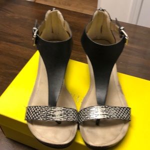 Black Pattern T cross sandals.